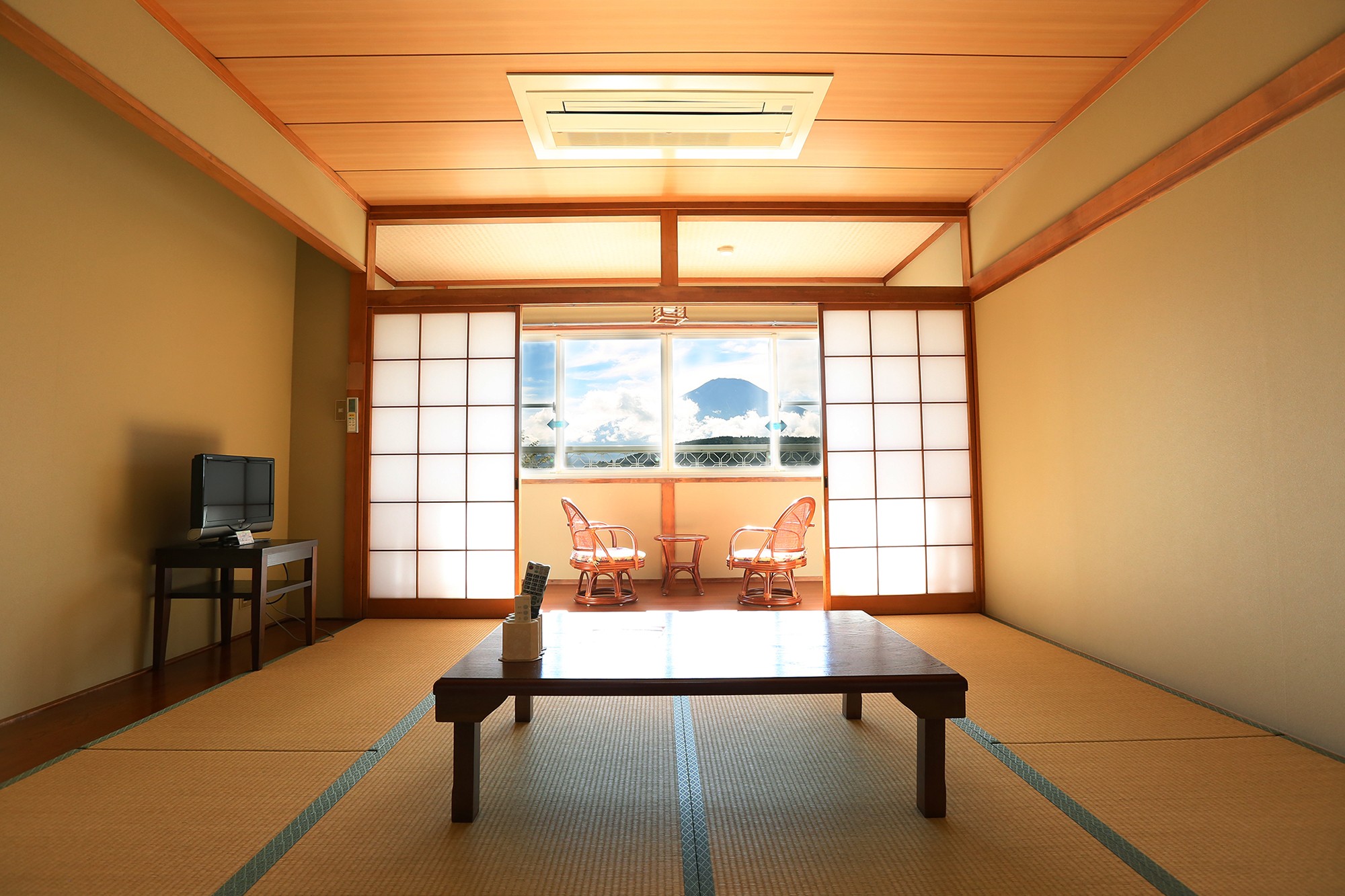 湖が望めるお部屋